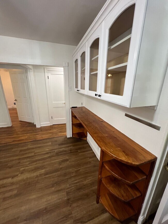 Building Photo - 5001 Duval St