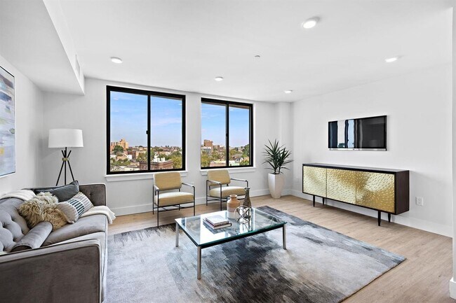 Building Photo - 136-144 Summit Ave