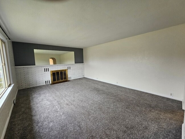 Building Photo - Beautiful Four Bedroom House with Dogs Considered