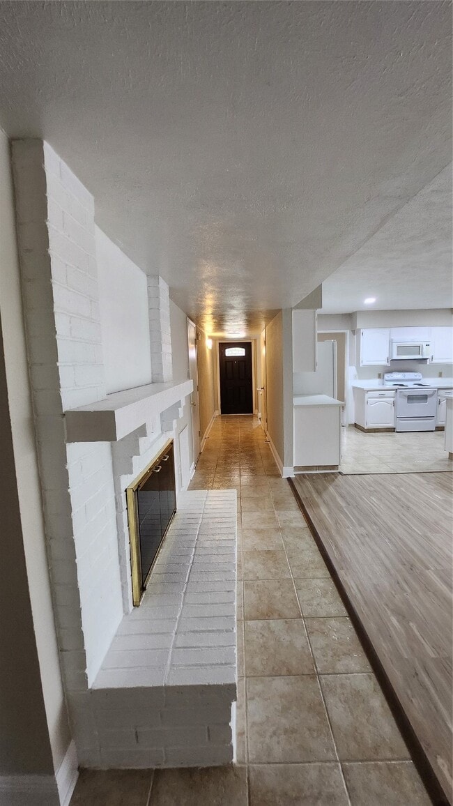 Building Photo - 7314 El Cresta Dr