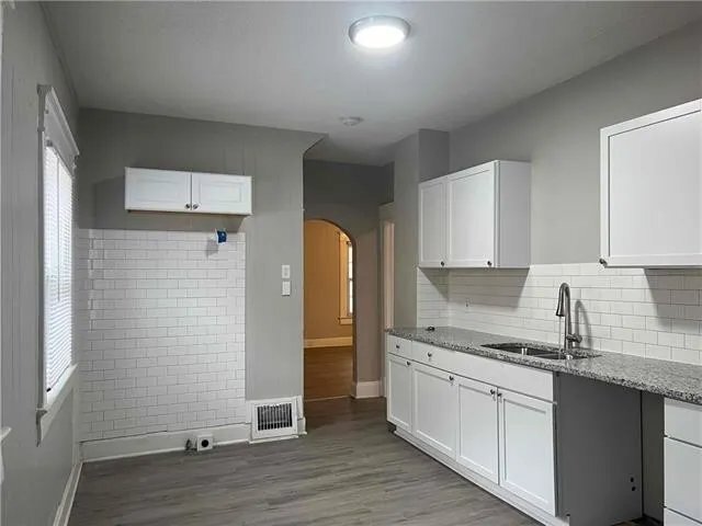 Building Photo - 242 N Valley St