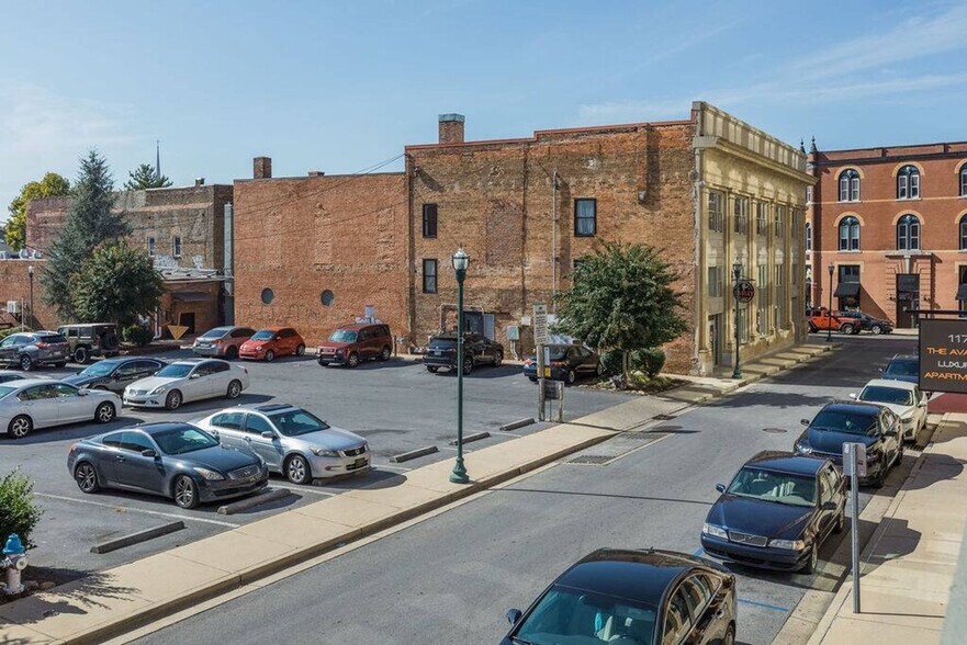 Building Photo - 117 Spring St