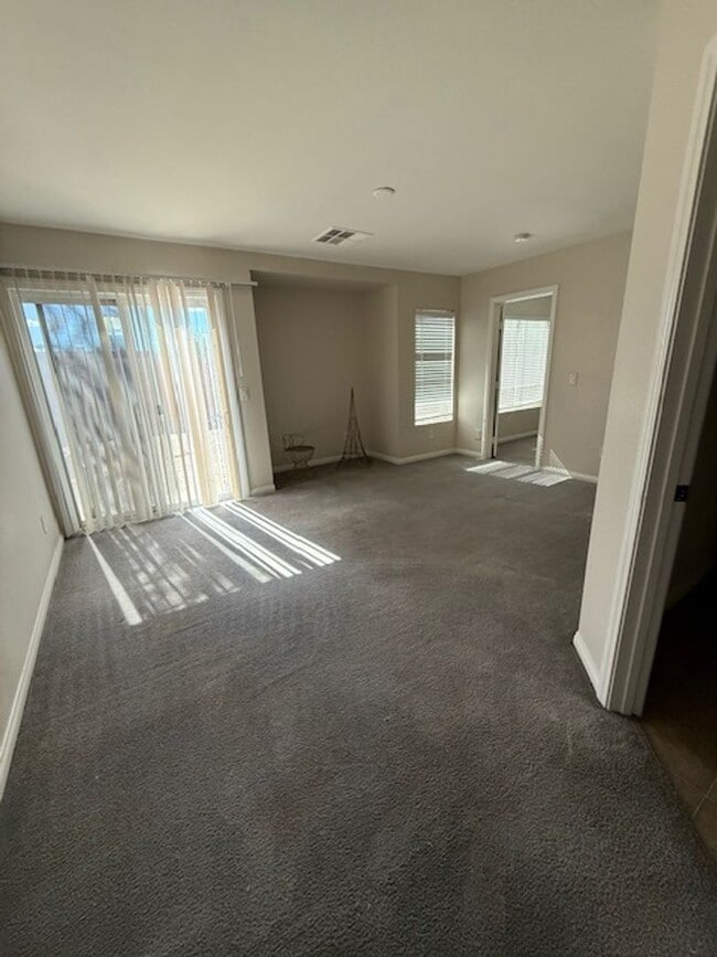 Building Photo - AVAILABLE NOW! Outstanding 3 Story Home!