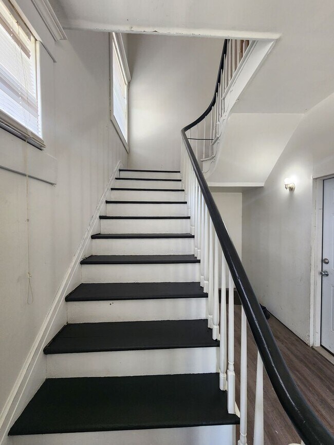 Building Photo - 312 01-1/2 11th Street