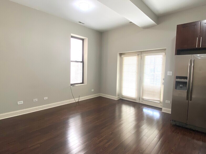 Building Photo - 1312 N Claremont Ave