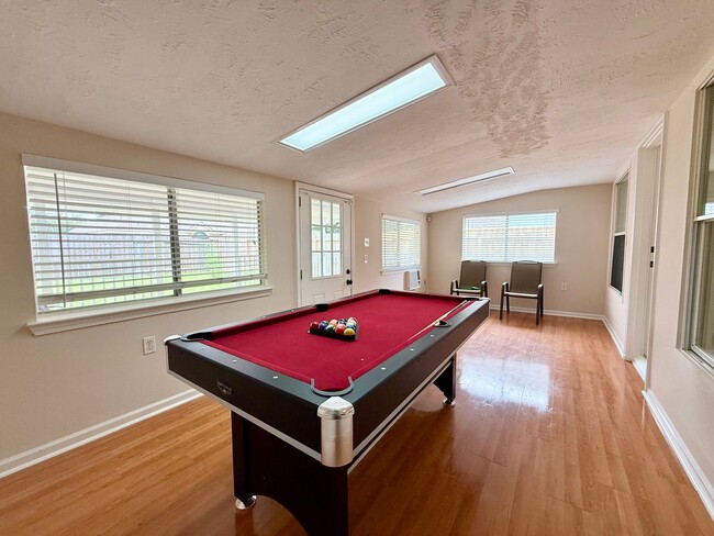 Building Photo - Gorgeous One Story Home in Sugar Land, TX