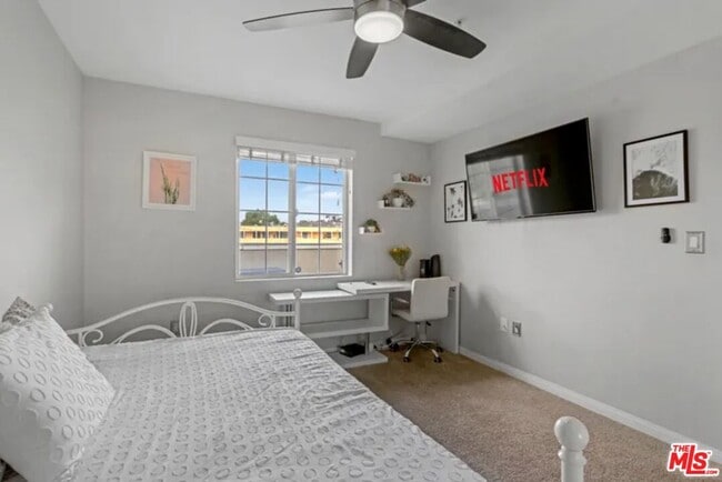 Building Photo - 12032 S Broadway