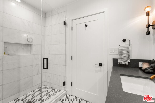 Building Photo - 3355 Alana Dr