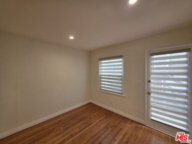 Building Photo - 102 Gaviota Ave