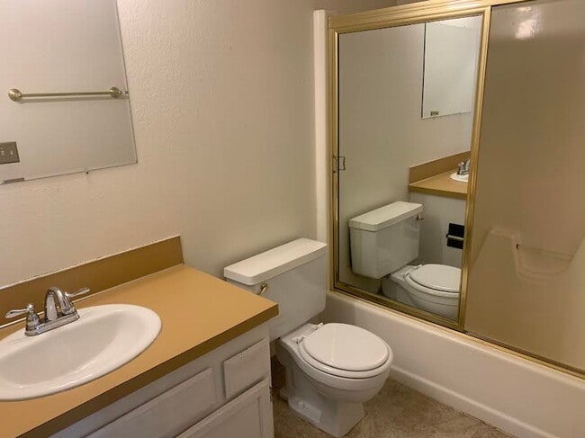 Building Photo - Single Level Near Southridge!!