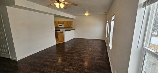 Building Photo - 400 Par Ave