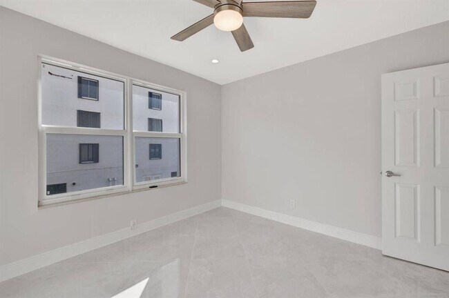 Building Photo - 2400 NE 33rd Ave