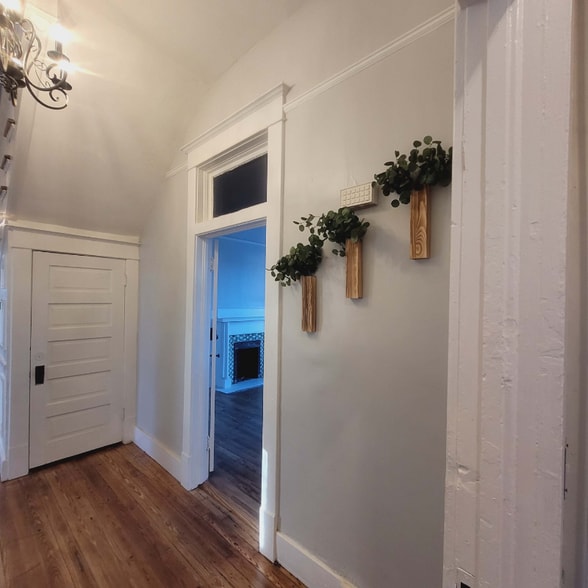 Building Photo - 343 Adelle St