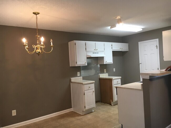 Building Photo - 1875 Carrington Dr