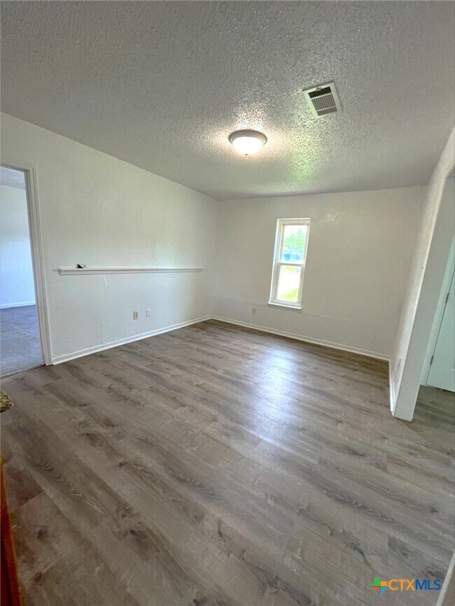 Building Photo - 505 Curry Ave