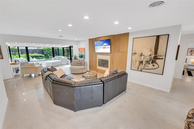 Building Photo - 1950 Harbourview Dr