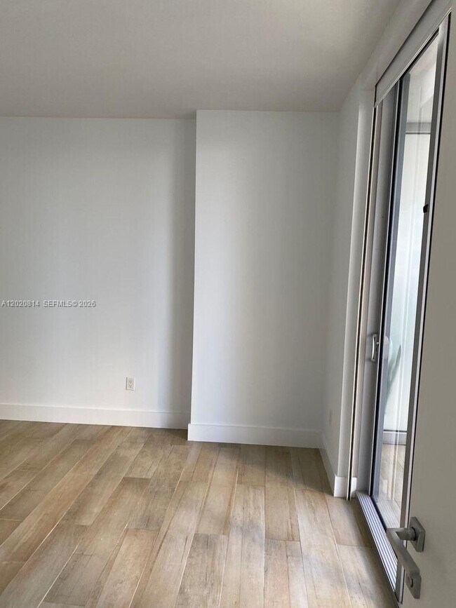 Building Photo - 1300 Brickell Bay Dr