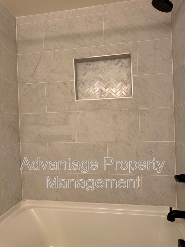 Building Photo - 1440 NW Meadowgreen Pl