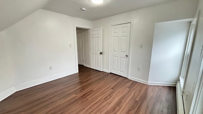 Building Photo - 10 Eames St