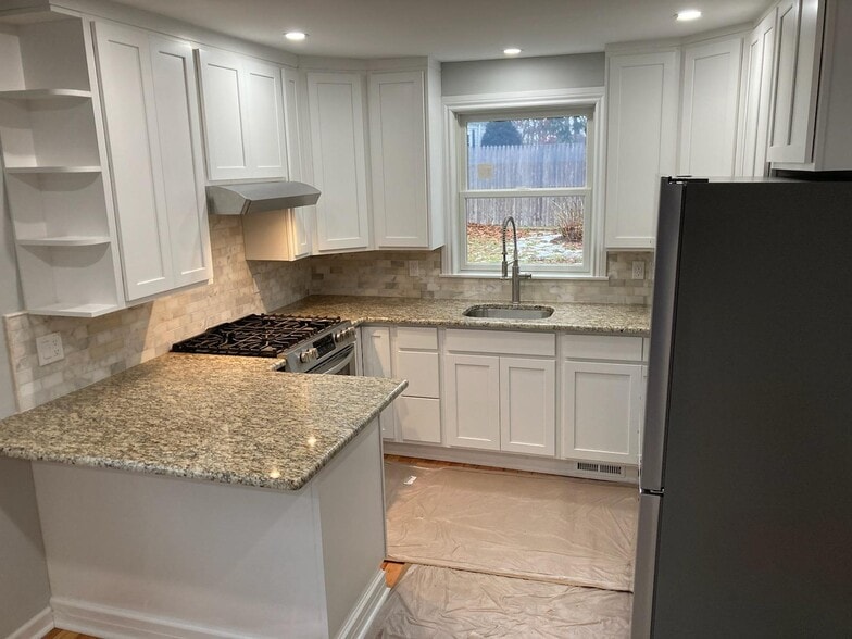 Building Photo - 23 Bayville Dr