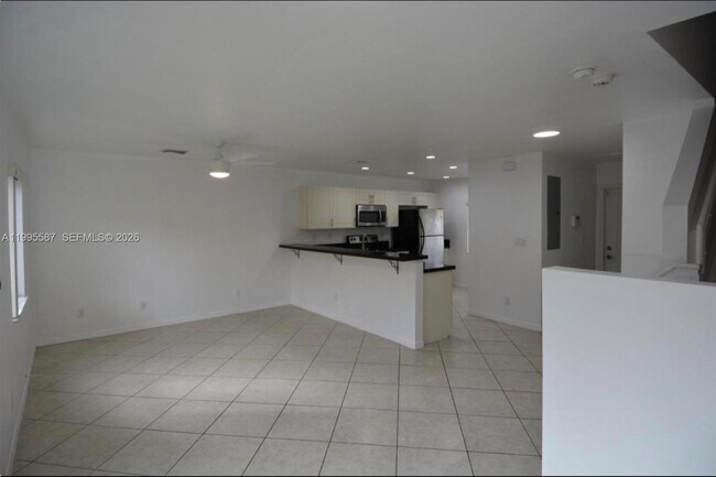 Building Photo - 324 NE 3rd St