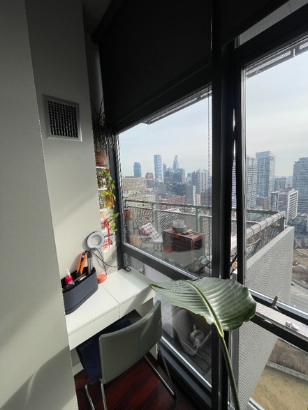 Building Photo - 235 W Van Buren St