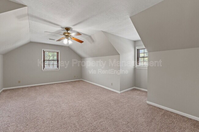 Building Photo - 255 Silver Maple Rd