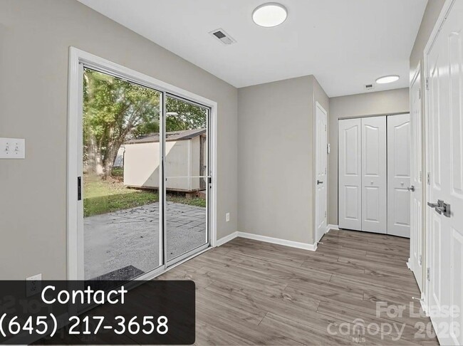 Building Photo - 3003 Hawick Commons Dr
