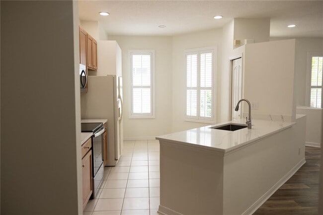 Building Photo - 8561 Acorn Ridge Ct