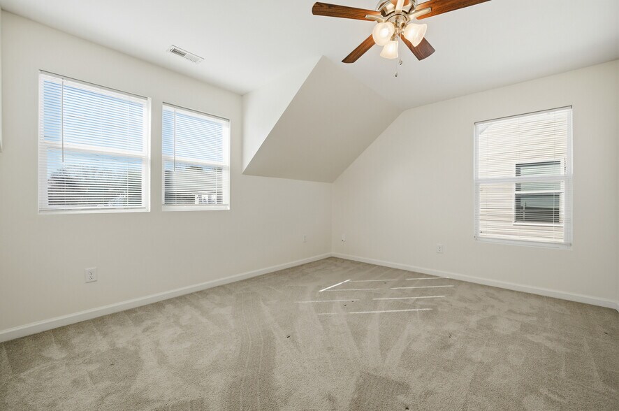 Building Photo - 16 Bagley St