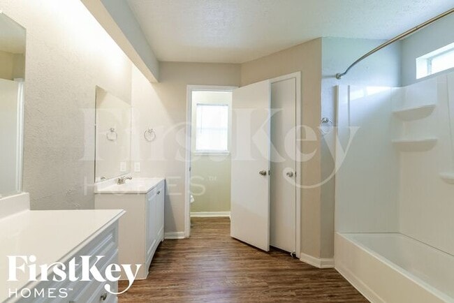 Building Photo - 13275 Lake Breeze Ln