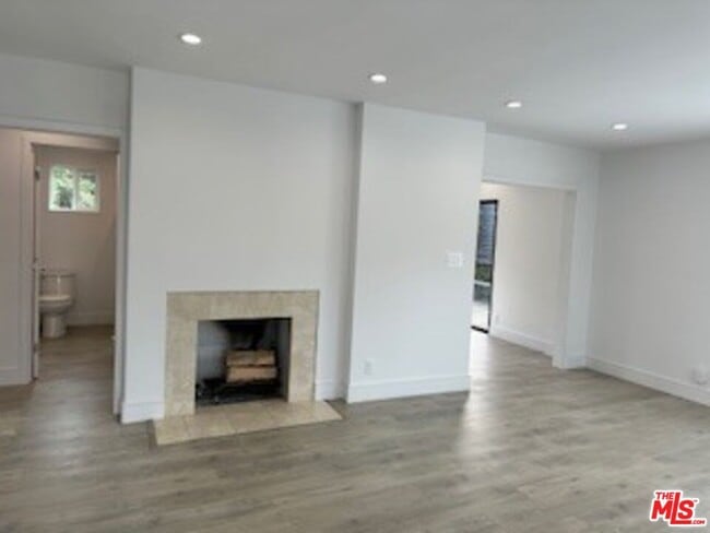 Building Photo - 620 25th St