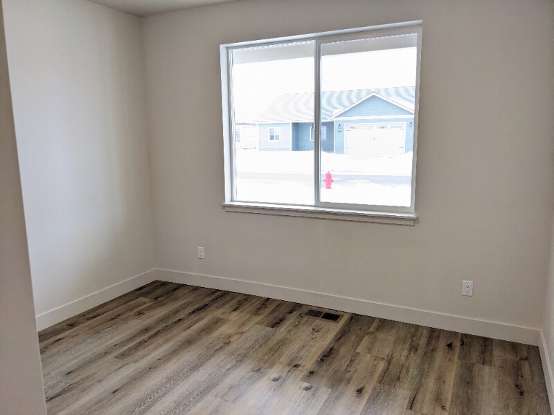 Building Photo - 4039 Snowberry Ave