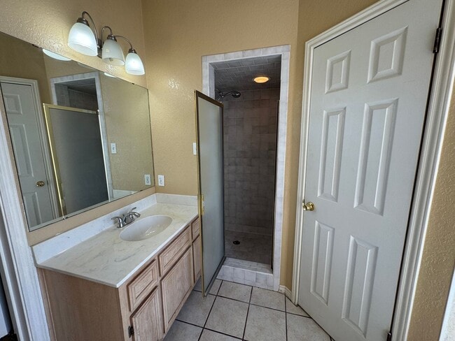 Building Photo - 2402 Simone Dr