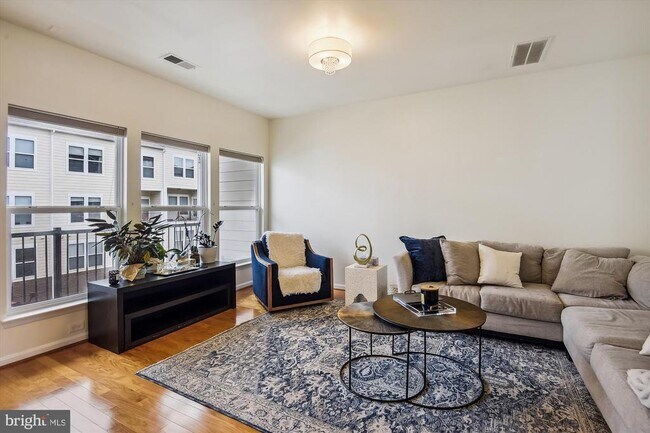 Building Photo - 3028 Rittenhouse Cir