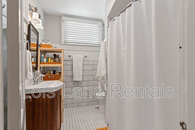 Building Photo - 35 Montagu St