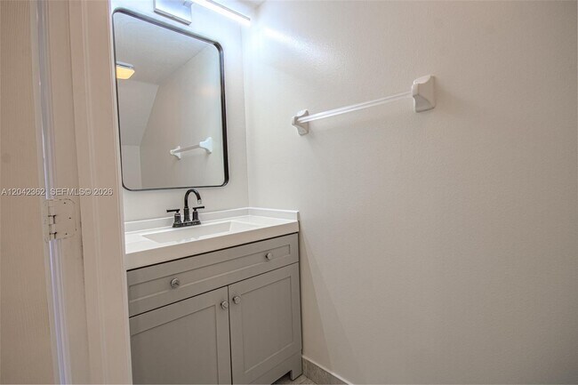Building Photo - 16171 Sierra Palms Dr