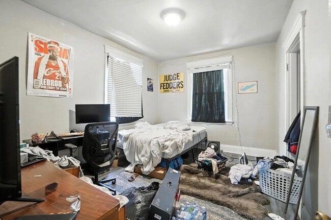 Building Photo - 7 bed/2 bath on Atkinson, Mins. from UC for Only $650/pp ($4,550/mo)!