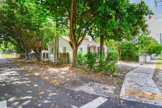 Building Photo - 1250 NW 43rd St