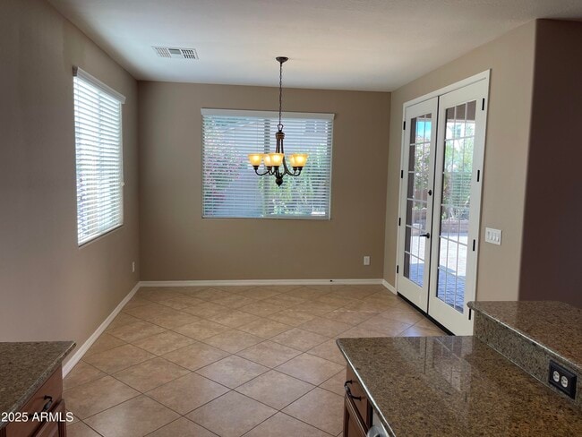 Building Photo - 2680 E Lodgepole Dr