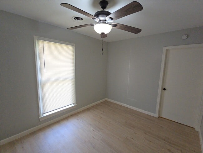 Building Photo - 2705 S Crockett St