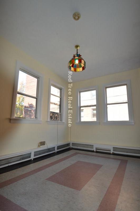 Building Photo - 1906 Beacon St