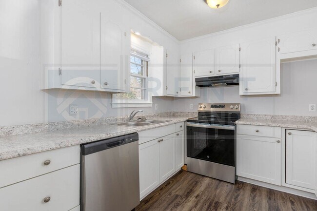 Building Photo - Updated 3/1 in Blythewood