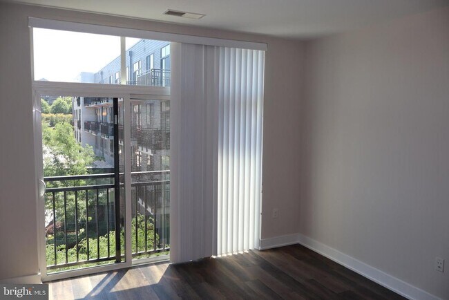 Building Photo - 145 Riverhaven Dr