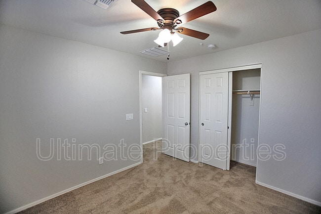 Building Photo - 8873 W Cameron Dr