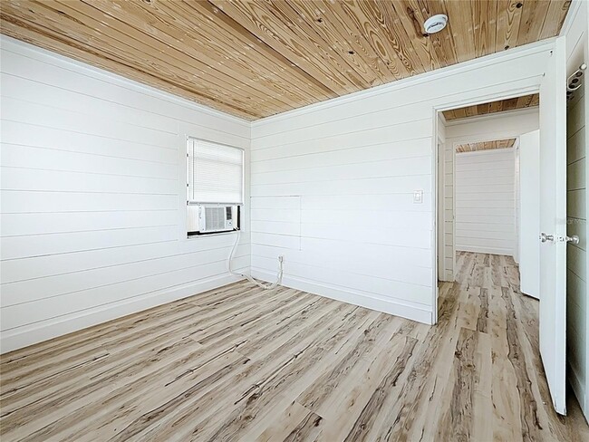 Building Photo - 497 Normandy Rd
