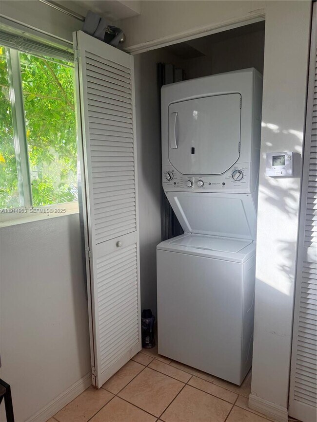 Building Photo - 821 SW 2nd St