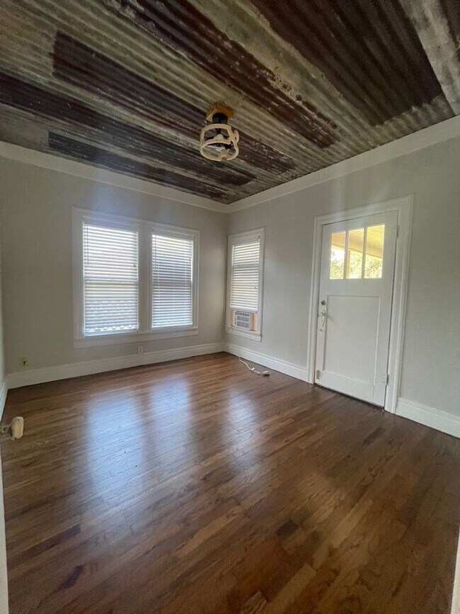Building Photo - 4 Bedroom Home Near Downtown Stephenville