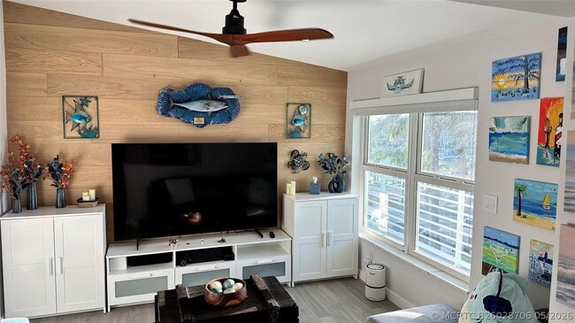 Building Photo - 1021 Hillsboro Mile