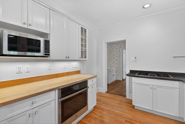 Building Photo - 1436 Acadia St